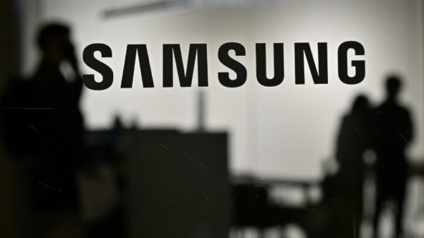 Samsung Electronics is forecasting an on-year jump of 21 percent in second-quarter sales