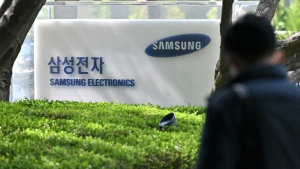 Samsung Electronics -- one of the world's largest makers of memory chips and smartphones -- says its operating profit fell 640 billion won ($478.6 million) -- down 95% from a year earlier