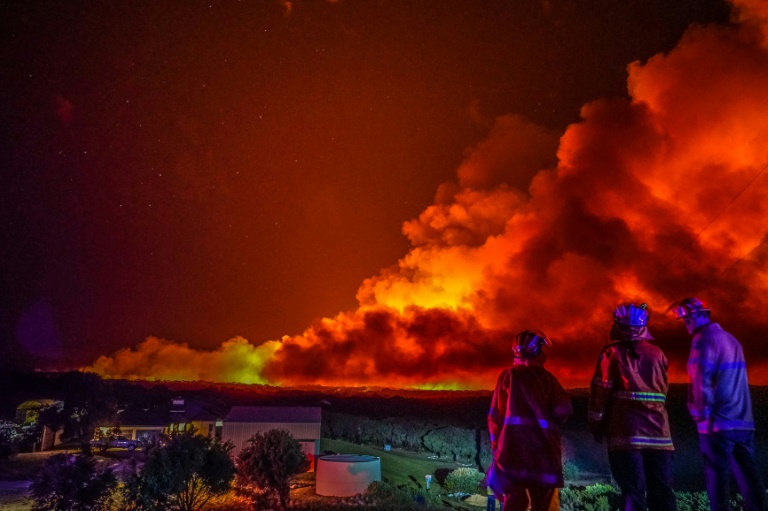 Australia fights bushfires in west, floods in east