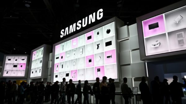 Samsung Electronics has registered its biggest drop in operating profits in more than eight years